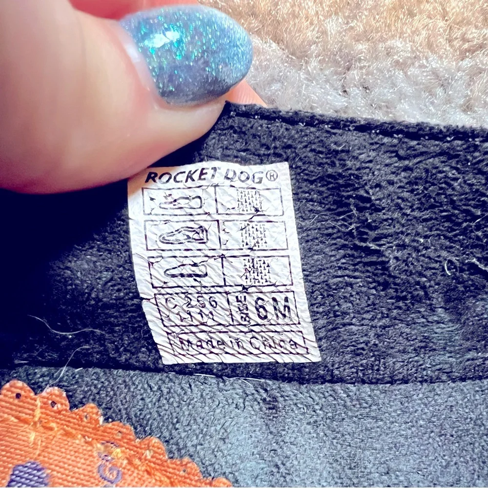 Rocket Dog Black Flats with Floral Design - Picture 6 of 6